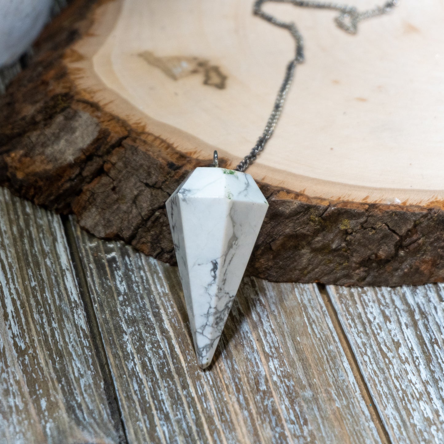 Pendulum - Howlite Faceted